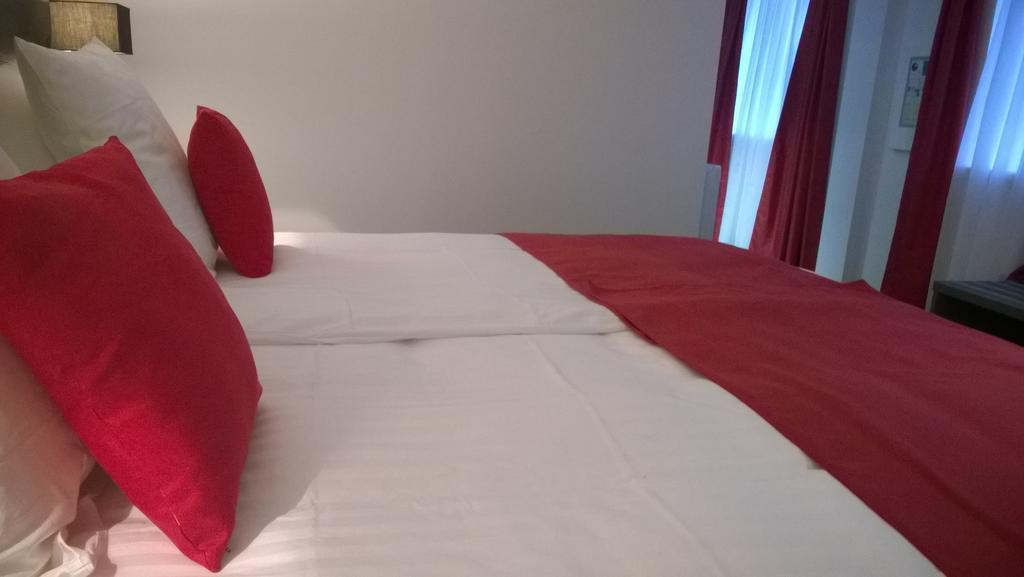 Hotel Cour Du Tonnelier Bouxwiller  Habitación foto